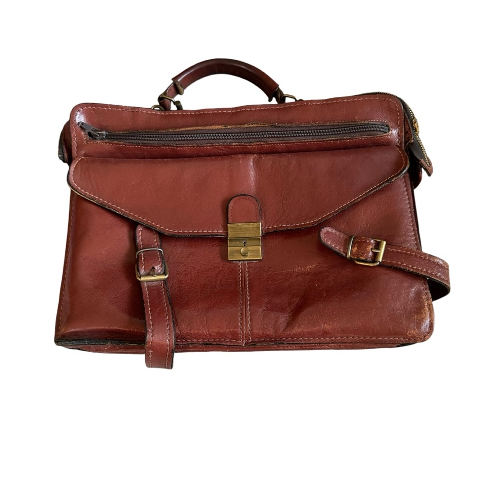 Genuine leather briefcase in good vintage condition.